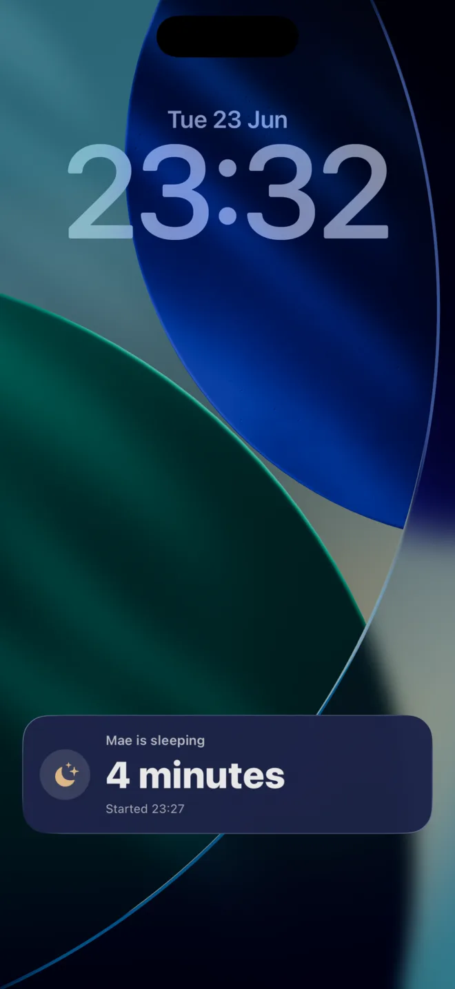 BabyRelay sleep timer on the iPhone Lock Screen: Mae is sleeping, 4 minutes